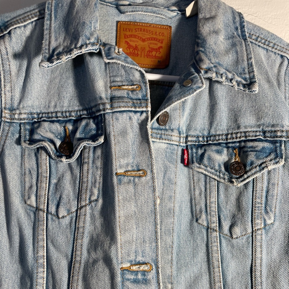 Denim Levi’s jacket